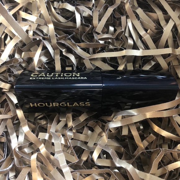 Hourglass Caution Extreme Lash Mascara Ultra Black - Picture 6 of 10
